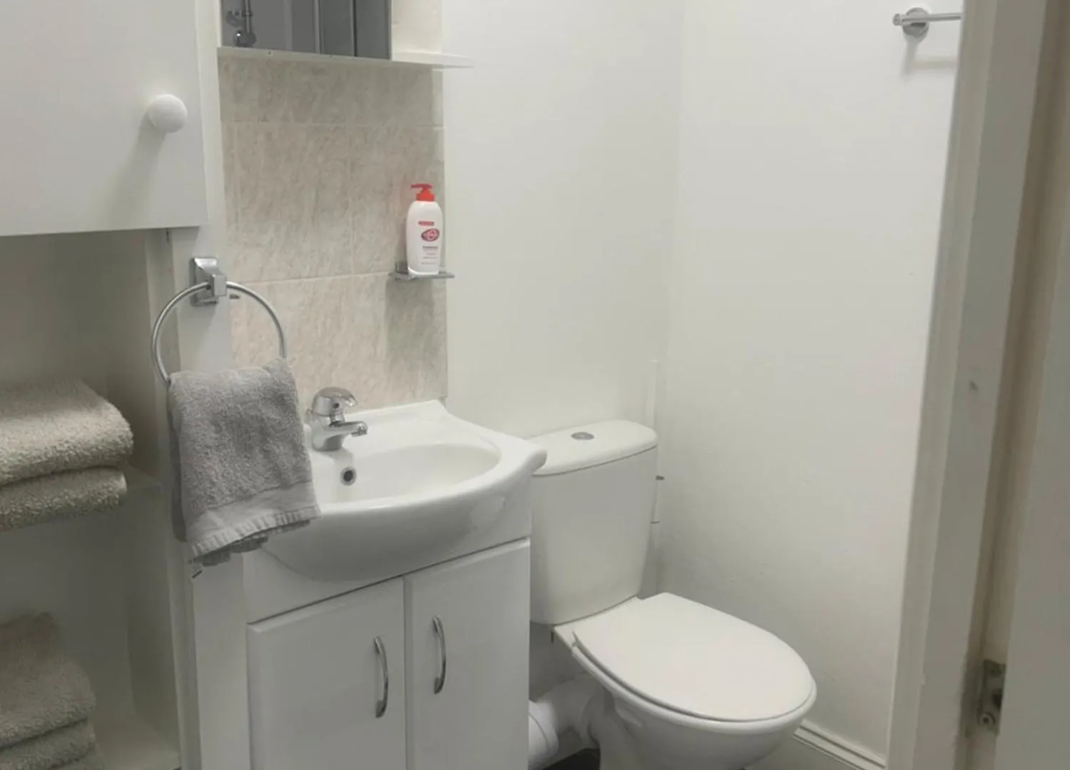 Cozy And Convienient Apartment London 0*,