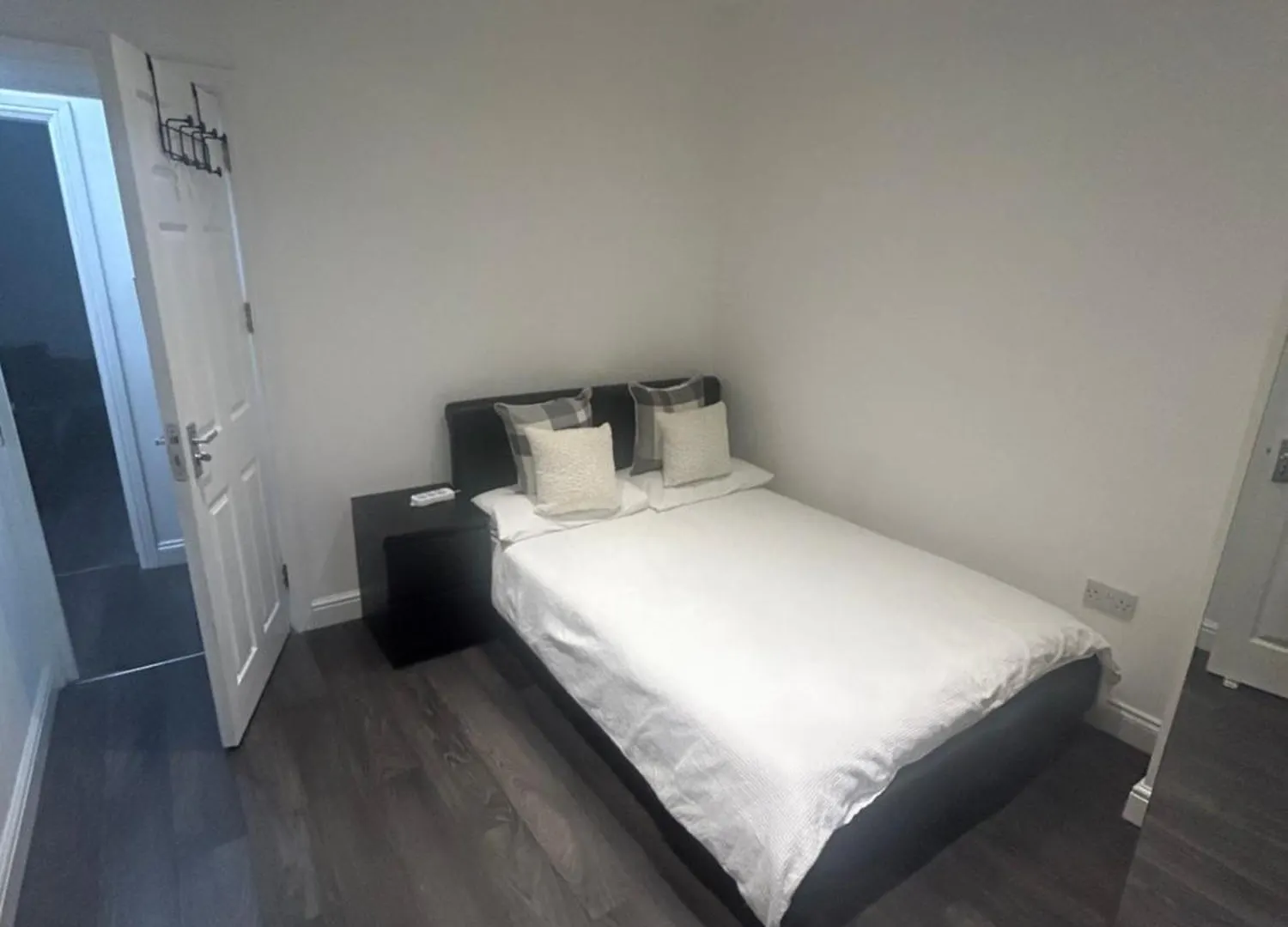 Cozy And Convienient Apartment contacts